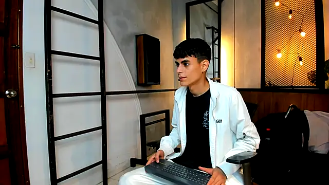 Dani mc1 online show from October 2025 11:44:02 AM