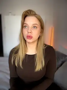 LilyFlamee online show from March 2026 02:56:02 PM