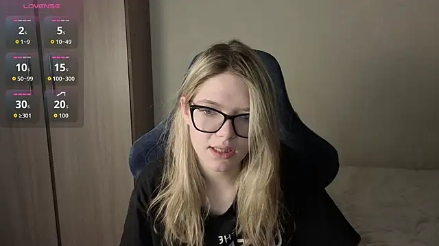 Snapshot of KatanaSVibe chatting on December 2025 03:10:02 PM KatanaSVibe online show from December 2025 03:10:02 PM