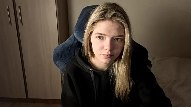 Snapshot of KatanaSVibe chatting on October 2025 12:59:02 PM KatanaSVibe online show from October 2025 12:59:02 PM