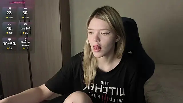 Snapshot of KatanaSVibe chatting on December 2025 01:01:02 PM KatanaSVibe online show from December 2025 01:01:02 PM