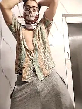 mrmasseur06 online show from May 2026 06:45:01 PM