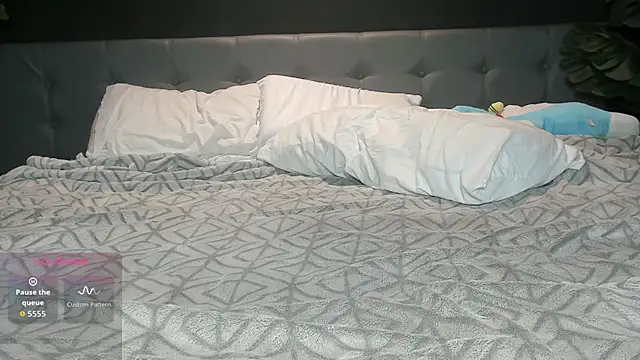 angelacuutie online show from October 2025 02:36:02 AM