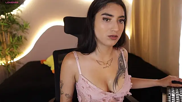 Emma and Issac online show from March 2026 08:46:02 PM