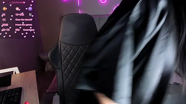 Emma and Issac online show from February 2026 09:26:01 PM