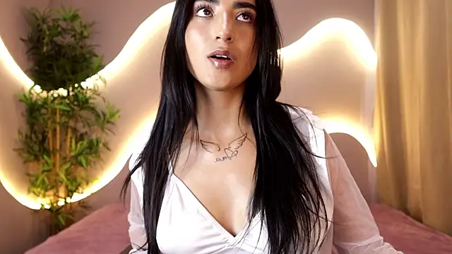 Emma and Issac online show from March 2026 08:32:01 PM