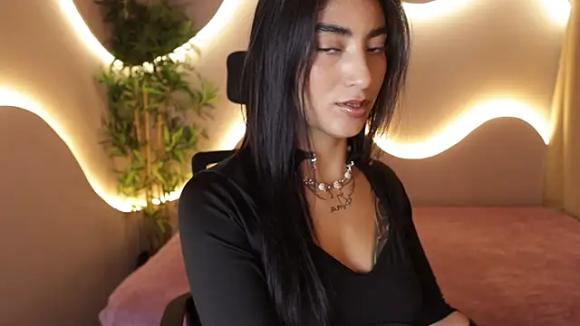 Emma and Issac online show from March 2026 08:43:01 PM