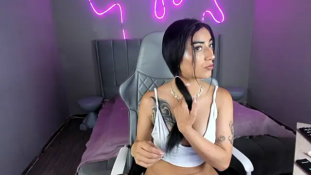 Emma and Issac online show from February 2026 09:14:01 PM