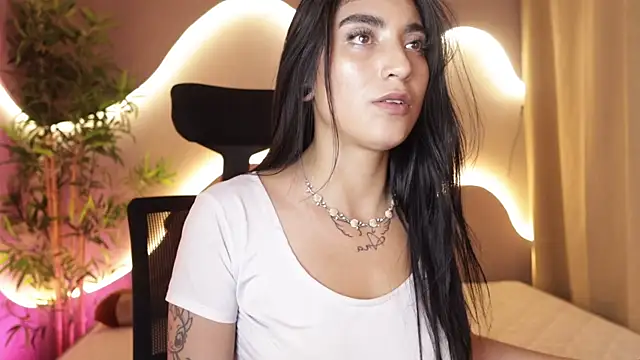 Emma and Issac online show from April 2026 09:22:01 AM