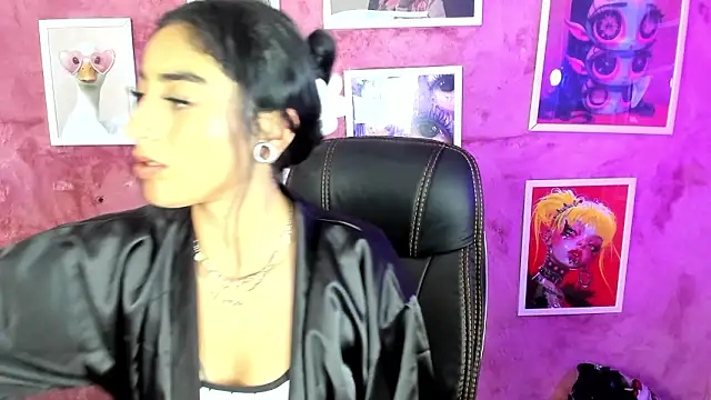 Emma and Issac online show from February 2026 08:55:02 PM