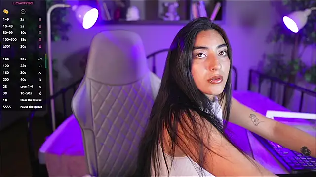 Emma and Issac online show from April 2026 10:12:02 PM