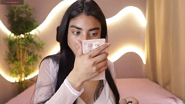 Emma and Issac online show from March 2026 09:05:02 PM