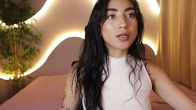 Emma and Issac online show from March 2026 08:22:01 PM