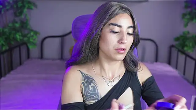 Emma and Issac online show from February 2026 08:15:02 PM