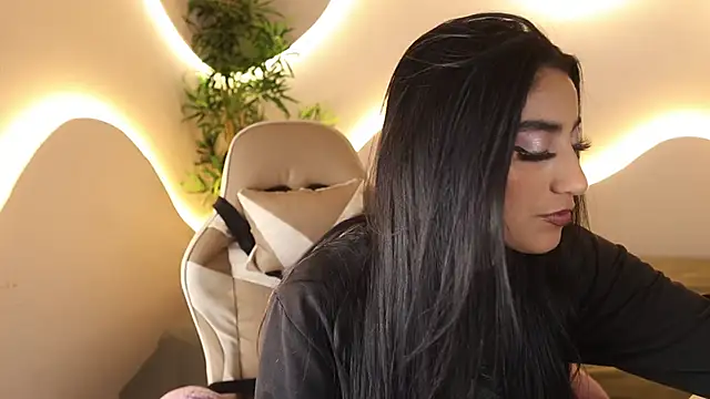 Emma and Issac online show from October 2025 05:17:01 AM