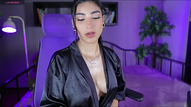 Emma and Issac online show from February 2026 09:14:02 PM