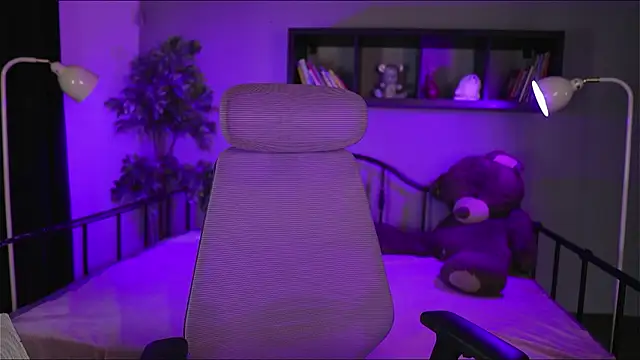 Emma and Issac online show from March 2026 08:36:02 PM