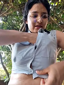 Snapshot of Lily-o chatting on October 2025 09:04:02 PM Lily-o online show from October 2025 09:04:02 PM