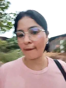 Snapshot of Lily-o chatting on December 2025 10:42:01 PM Lily-o online show from December 2025 10:42:01 PM