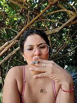 Snapshot of Lily-o chatting on November 2025 03:17:01 PM Lily-o online show from November 2025 03:17:01 PM