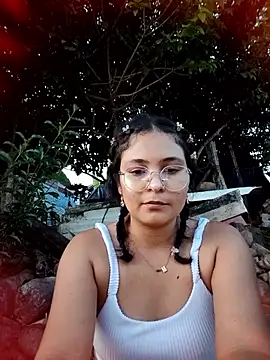 Snapshot of Lily-o chatting on October 2025 10:43:02 PM Lily-o online show from October 2025 10:43:02 PM