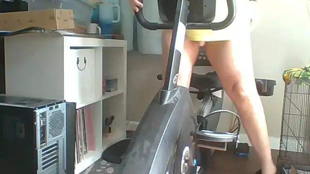 Snapshot of DareGoneWrong chatting on October 2025 08:32:01 PM DareGoneWrong online show from October 2025 08:32:01 PM