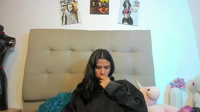 VioletaHolly online show from December 2025 09:43:01 PM