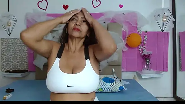 Snapshot of Damary_Leon chatting on October 2025 07:03:01 PM Damary Leon online show from October 2025 07:03:01 PM