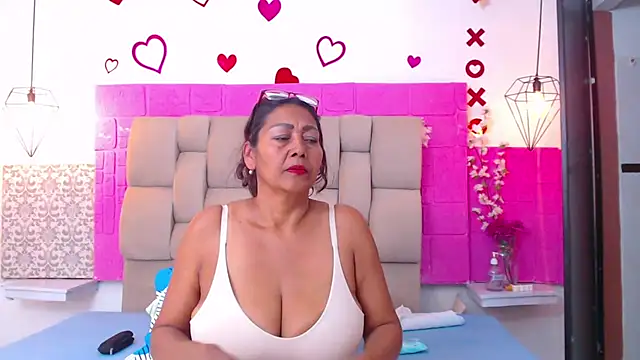 Snapshot of Damary_Leon chatting on September 2025 07:10:02 PM Damary Leon online show from September 2025 07:10:02 PM