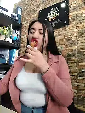 Snapshot of AMATISTA__16 chatting on July 2026 12:48:02 PM AMATISTA 16 online show from July 2026 12:48:02 PM
