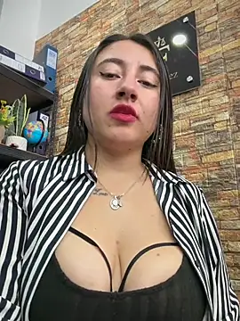 Snapshot of AMATISTA__16 chatting on July 2026 05:01:02 PM AMATISTA 16 online show from July 2026 05:01:02 PM