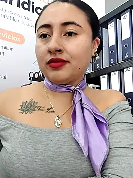 Snapshot of AMATISTA__16 chatting on May 2026 12:33:01 PM AMATISTA 16 online show from May 2026 12:33:01 PM