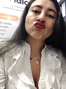 Snapshot of AMATISTA__16 chatting on May 2026 12:19:01 PM AMATISTA 16 online show from May 2026 12:19:01 PM