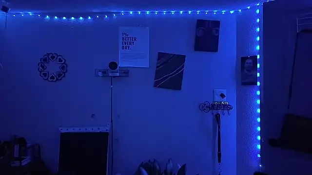 Triggerhappycj100 online show from April 2026 11:21:01 PM