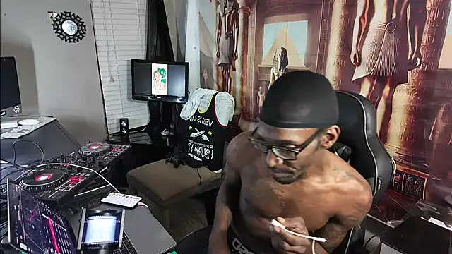 Triggerhappycj100 online show from March 2026 01:18:02 AM