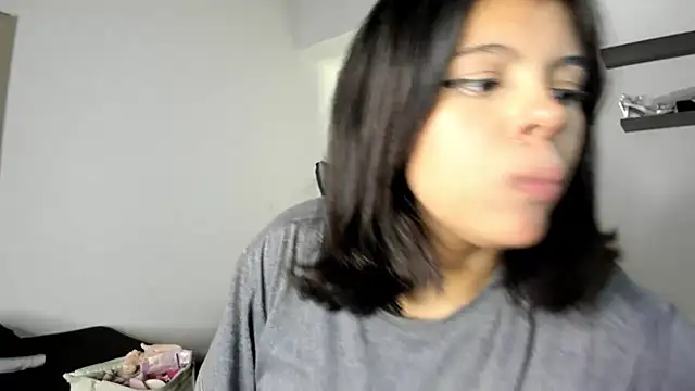 Aleja-02 online show from October 2025 11:52:02 PM