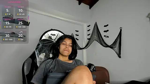 Aleja-02 online show from October 2025 09:05:01 PM