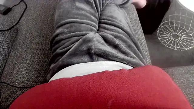 cucciolotto76 online show from December 2025 09:58:02 PM