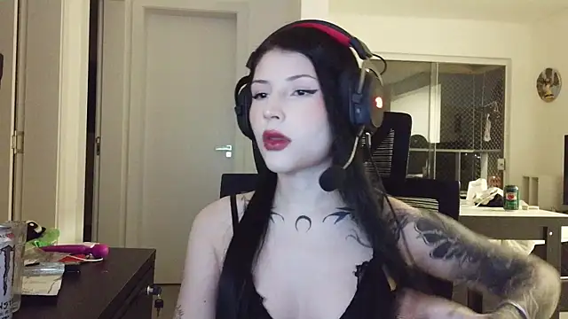 Snapshot of Privad_ravenna chatting on May 2026 10:18:01 PM Privad ravenna online show from May 2026 10:18:01 PM