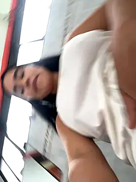 laure torres online show from November 2025 07:06:01 PM