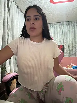Snapshot of laure_torres chatting on May 2026 02:52:01 AM laure torres online show from May 2026 02:52:01 AM