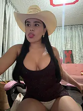 Snapshot of laure_torres chatting on May 2026 01:49:02 AM laure torres online show from May 2026 01:49:02 AM