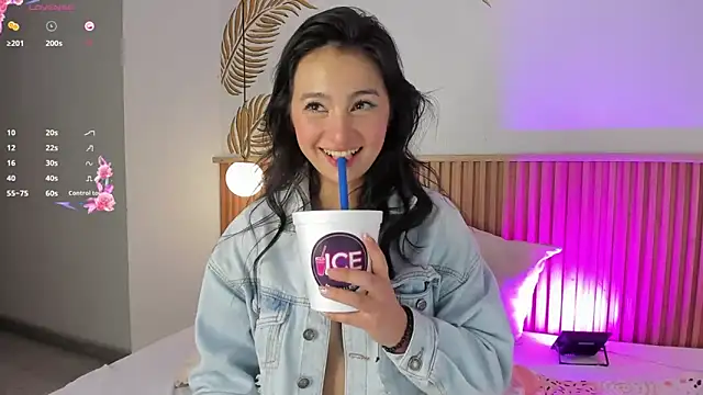 Valleriie  online show from November 2025 01:59:02 AM