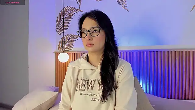 Valleriie  online show from January 2026 02:43:02 PM