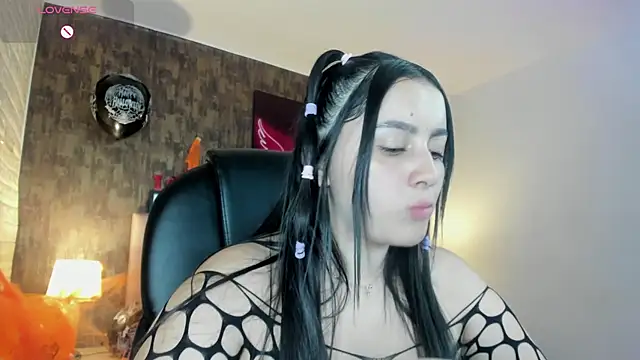 marian  stone online show from October 2025 06:28:02 PM