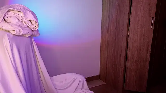 Snapshot of immisssilver chatting on September 2025 02:43:02 AM immisssilver online show from September 2025 02:43:02 AM