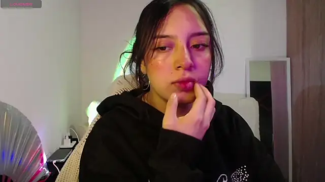 Snapshot of immisssilver chatting on October 2025 12:56:02 AM immisssilver online show from October 2025 12:56:02 AM