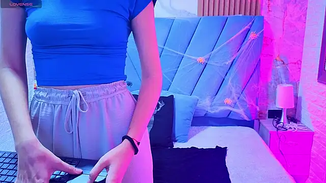 Snapshot of violett__golden chatting on October 2025 08:54:02 PM violett golden online show from October 2025 08:54:02 PM