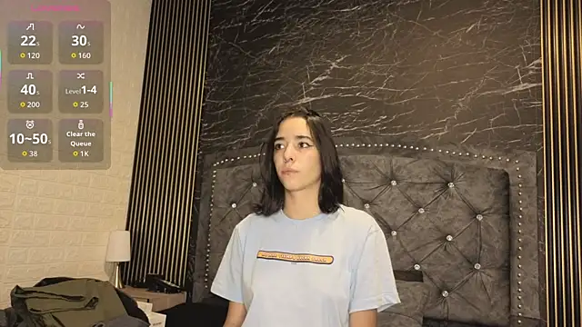 Snapshot of violett__golden chatting on September 2025 05:39:02 AM violett golden online show from September 2025 05:39:02 AM