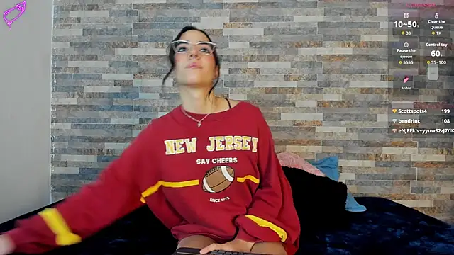 Snapshot of violett__golden chatting on October 2025 02:07:01 PM violett golden online show from October 2025 02:07:01 PM